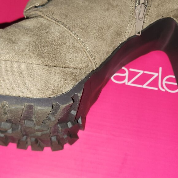 Gently Used Shoe Boot size 12 - Picture 3 of 5